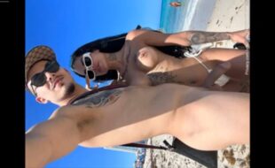 Tati Zaqui pelada com Thomaz Costa na praia